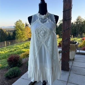 Pretty Free People tunic size small. Excellent condition, no flaws or stains